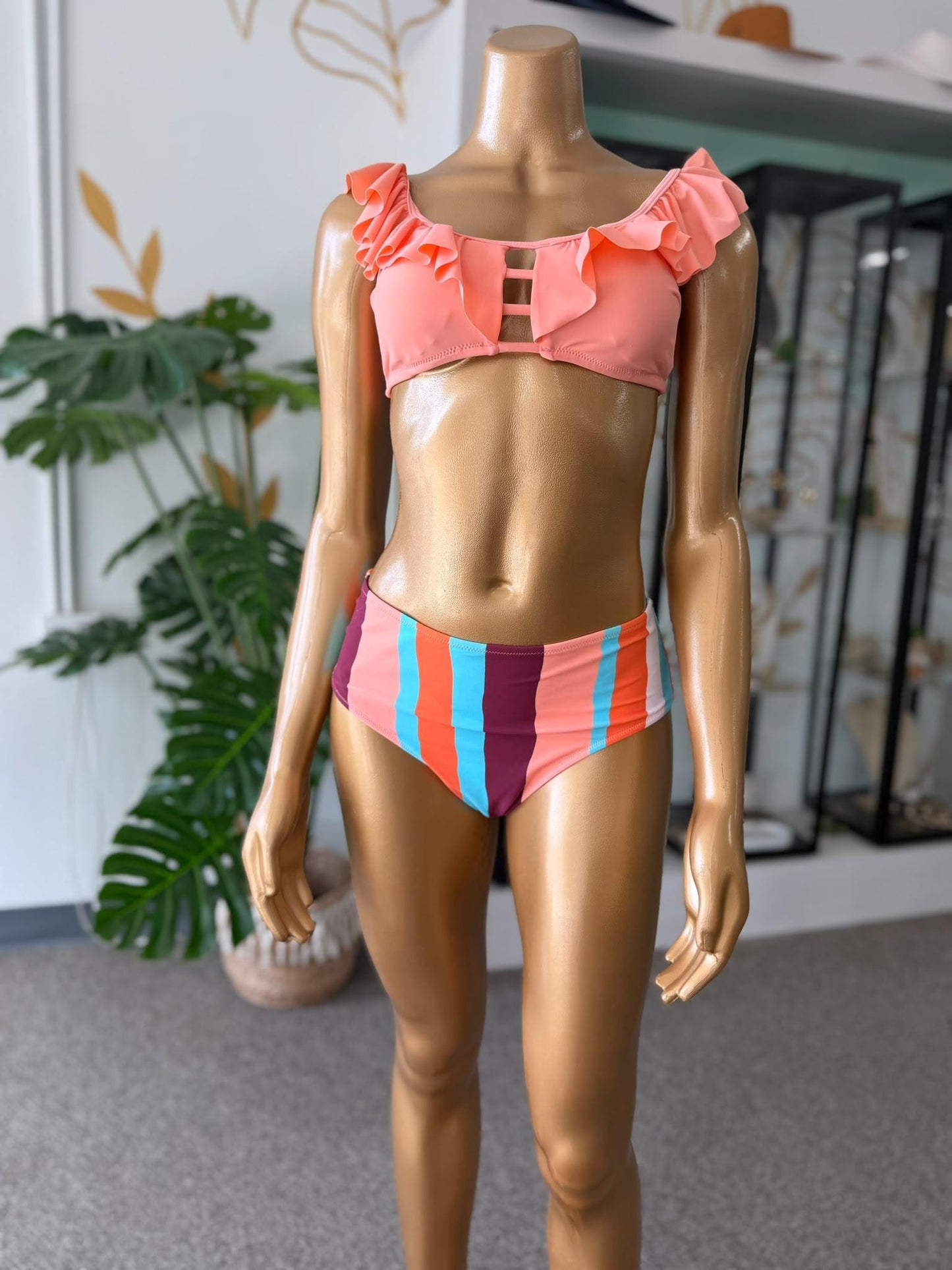 Bikini Rayas Tropicales con Volantes – Top Ruffle y Panty