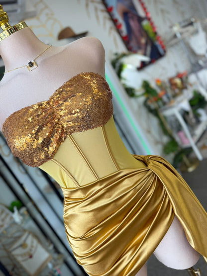 Mini Dress Dorado Strapless con Lentejuelas y Nudo Lateral