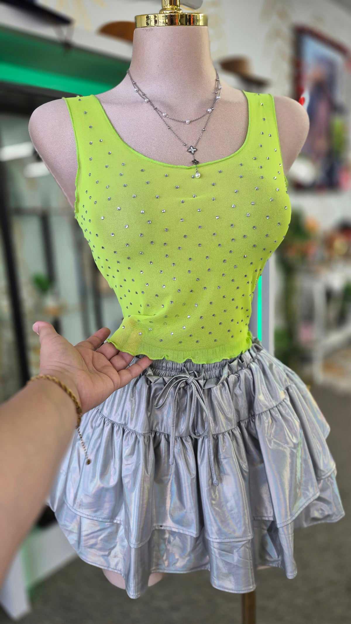 Skort Metálica Plateada con Volantes en Capas y Amarre