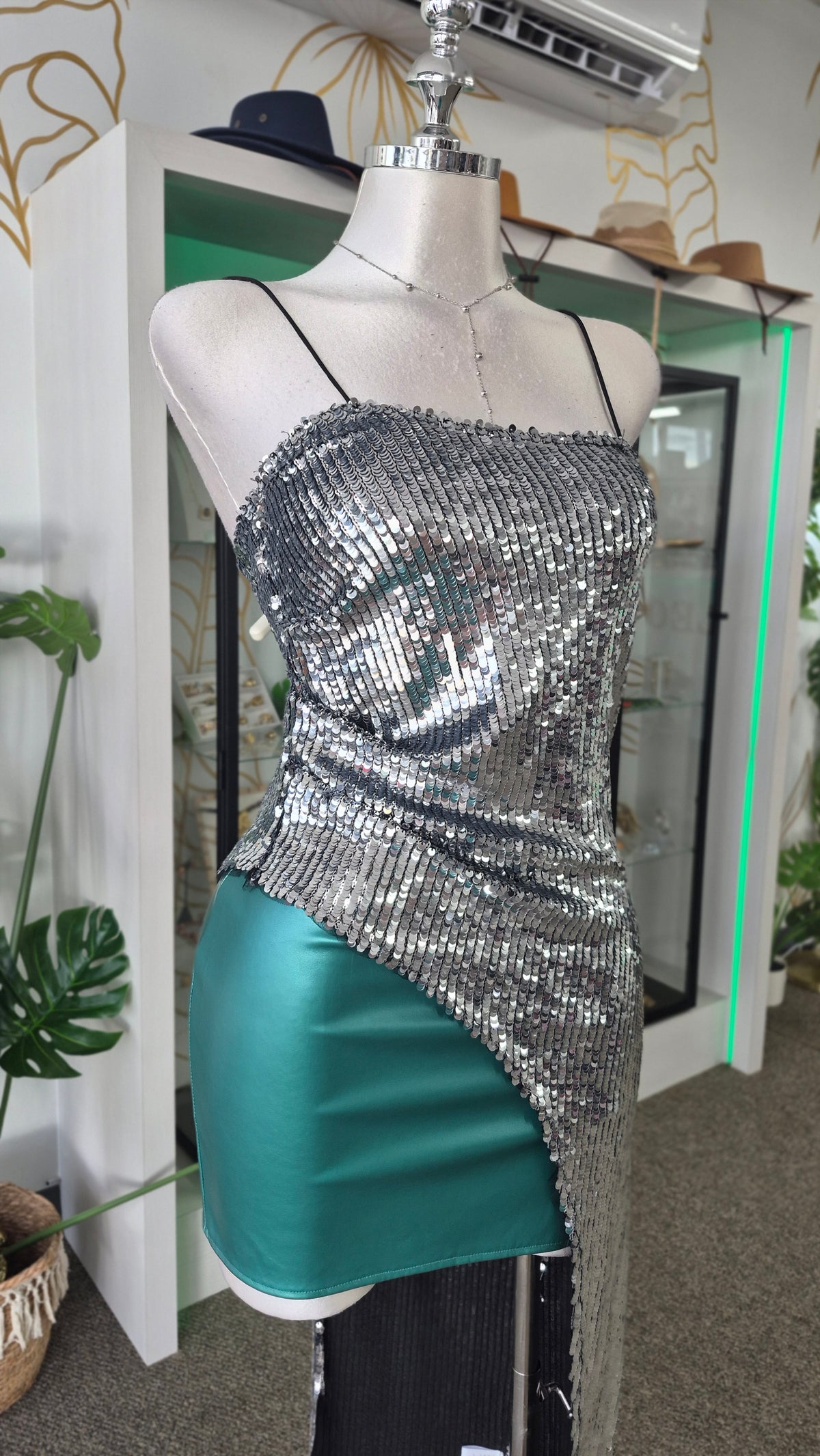 Mini Falda Verde Tipo Cuero con Zipper