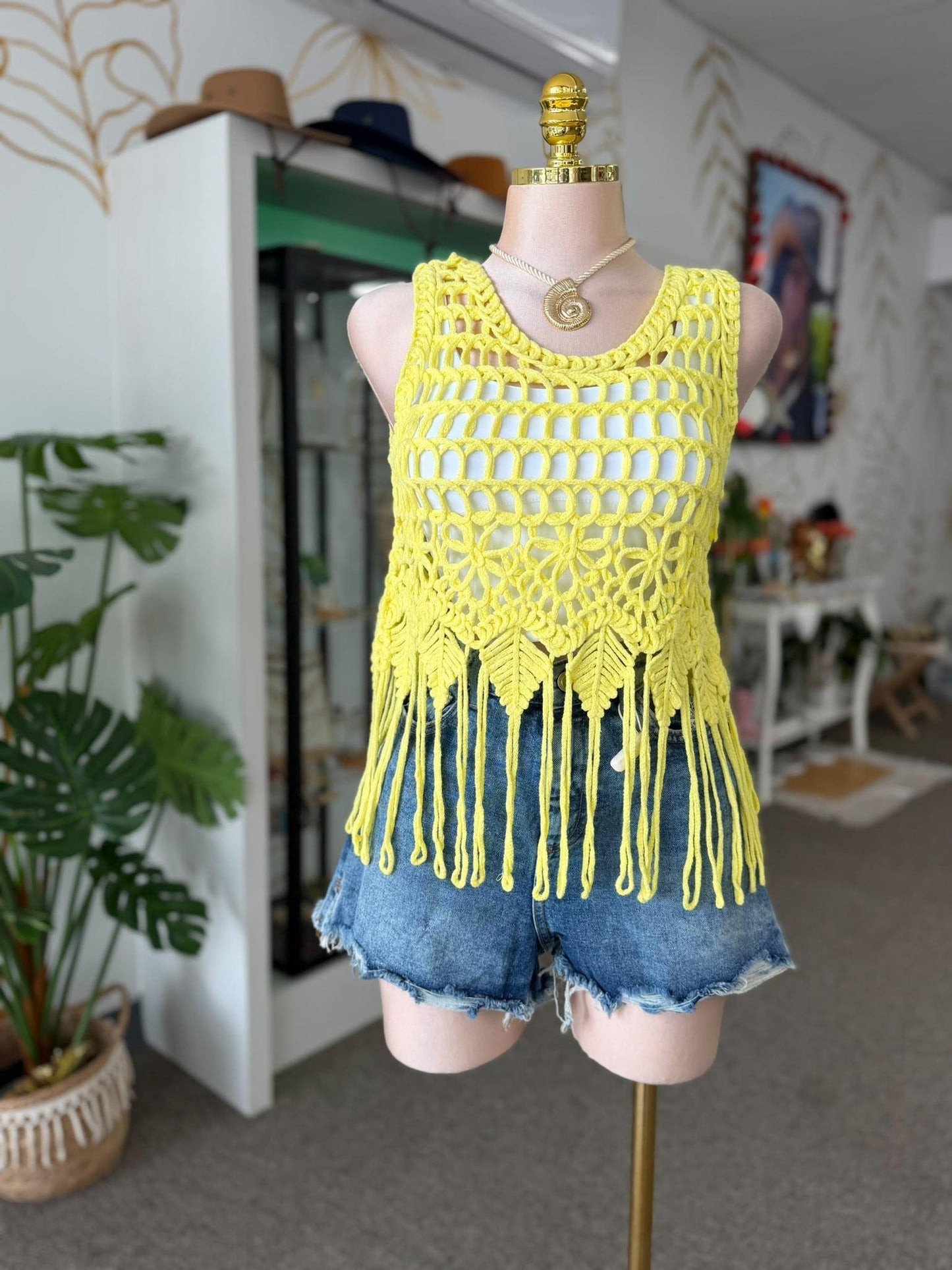 Top Tejida con Flecos — Disponible en Negro y Amarillo
