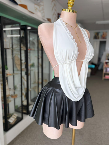 Skort Negro Tipo Leather con Vuelo y Cintura Alta