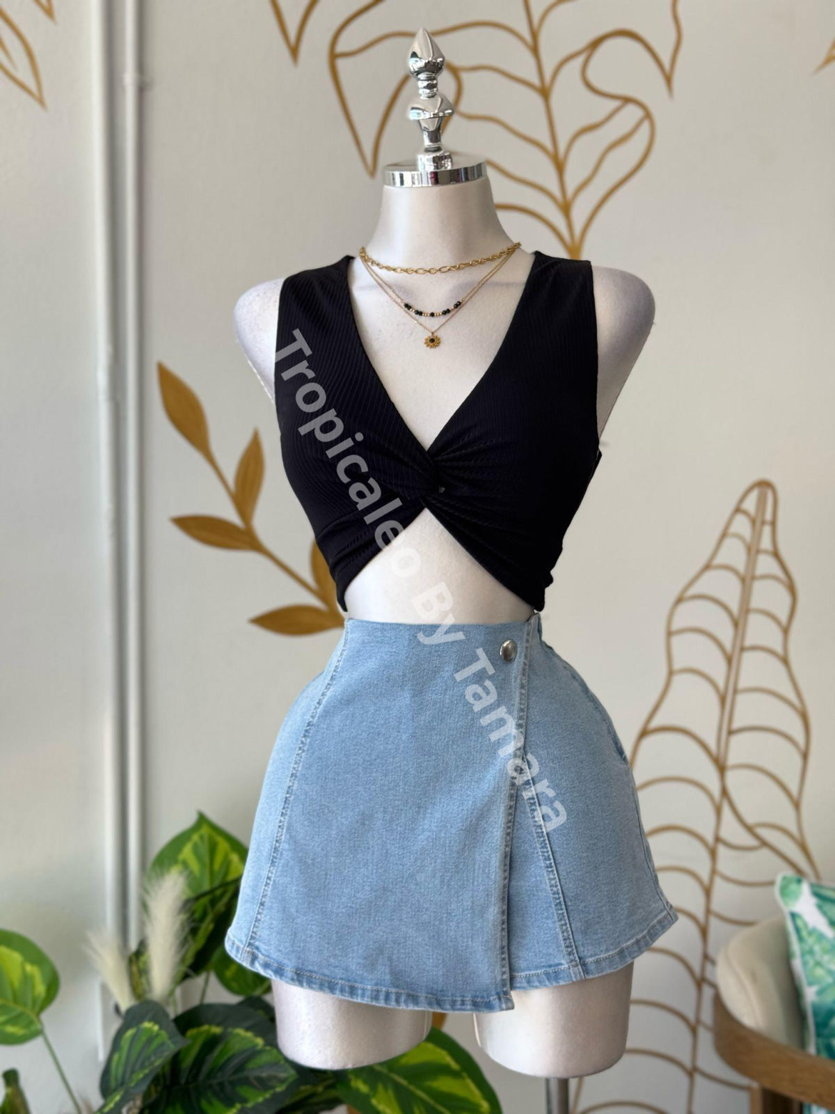 Twist Noir Crop Top