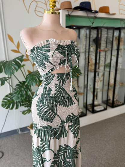 Traje Maxi Tropical Strapless con Cutout al Frente