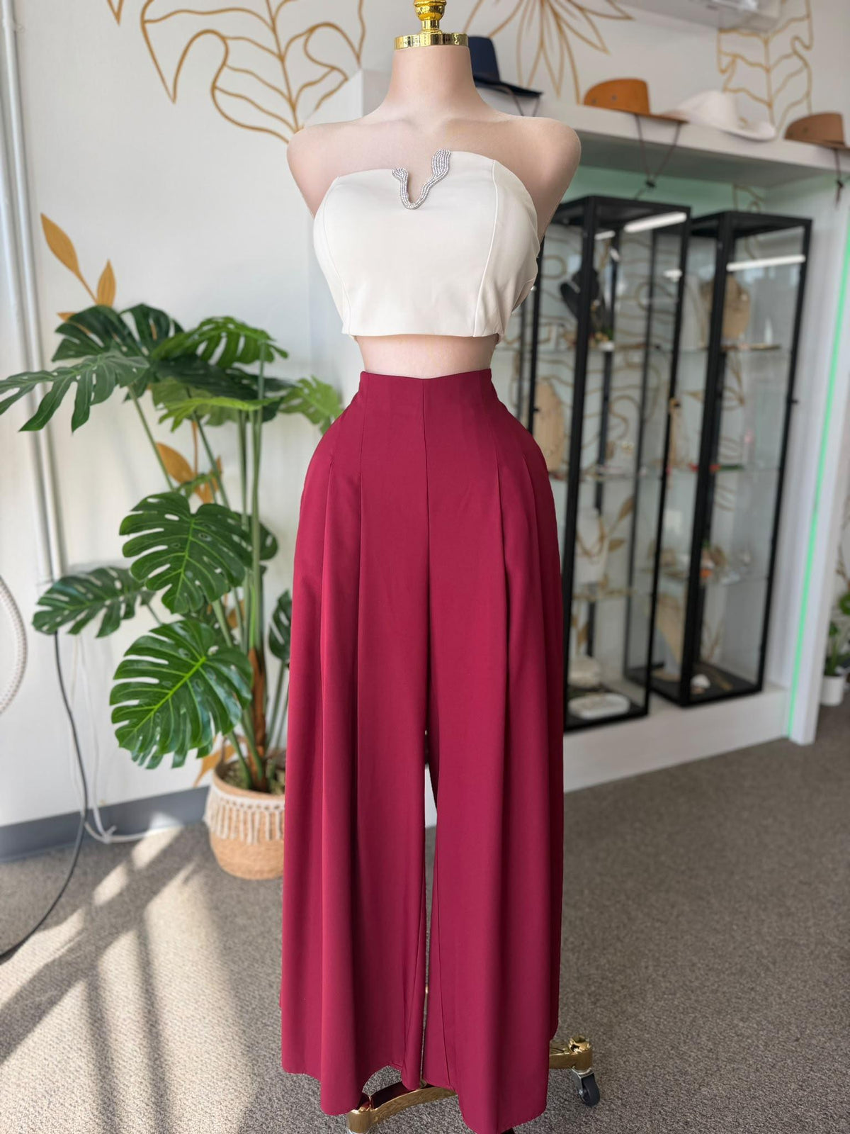 Crop Top Hueso con Detalle Metálico y Zipper Trasero
