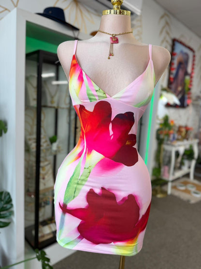 Vestido Corto Floral Rosa, Manguillos Ajustables