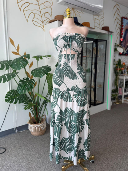 Traje Maxi Tropical Strapless con Cutout al Frente