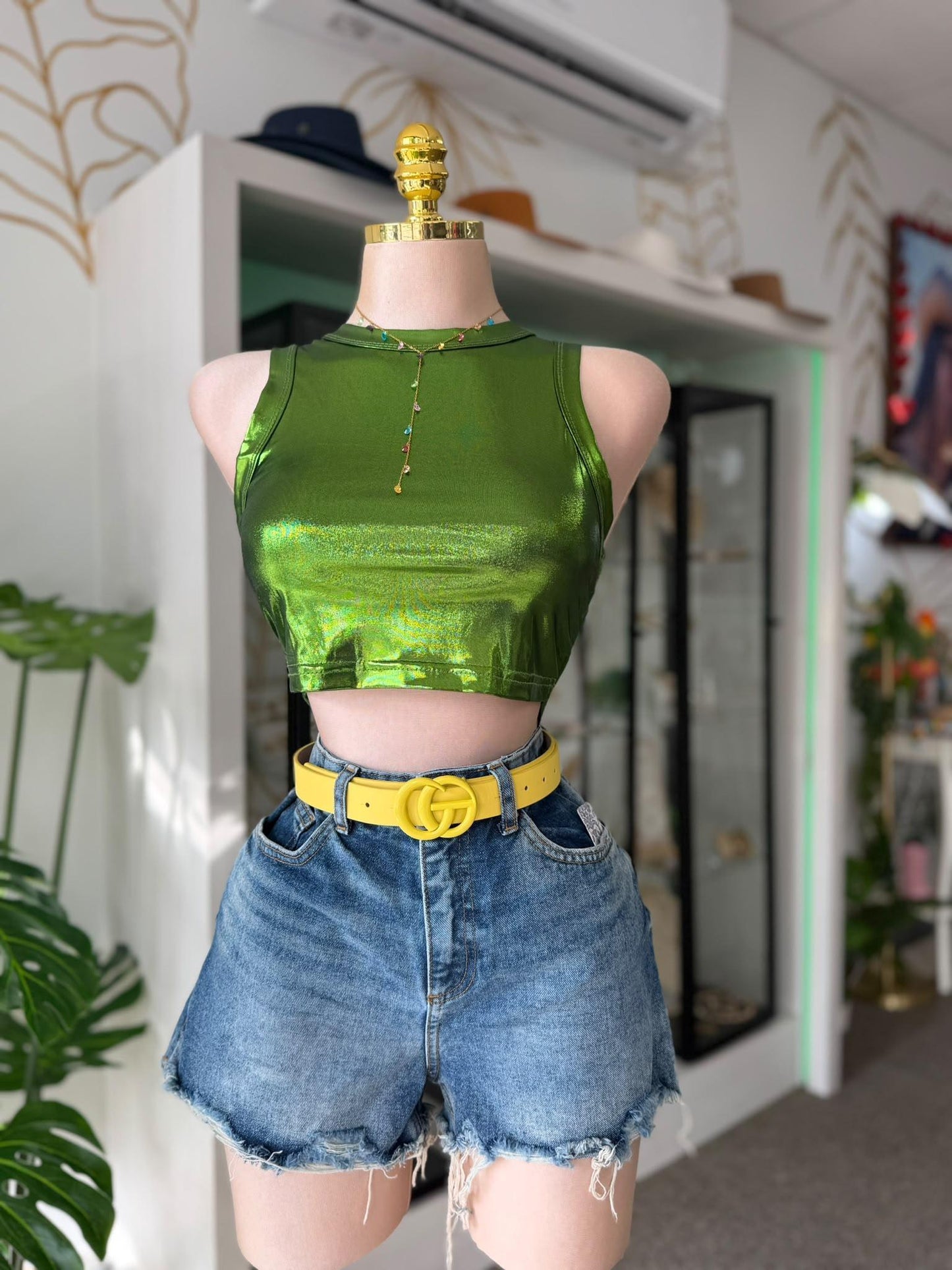 Crop Top Verde Metálico Holográfico Cuello Alto Sin Mangas