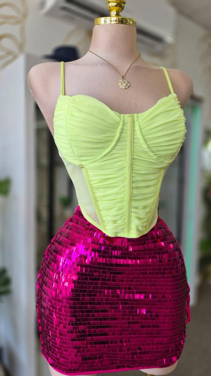 Mini Falda Fucsia de Lentejuelas con Cierre Lateral Entrelazado