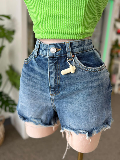 Short Denim Cintura Alta con Ruedo Deshilachado