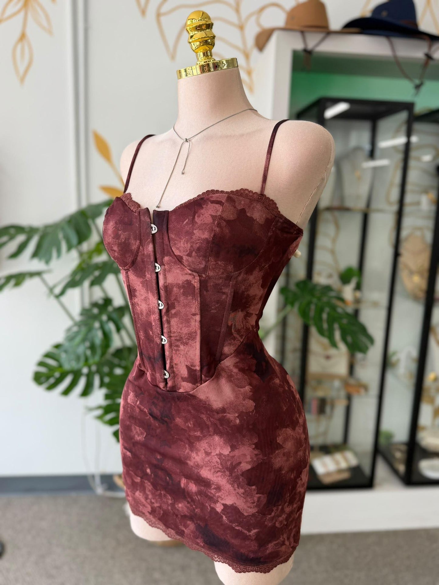 Traje Mini Burgundy Estilo Corset con Encaje