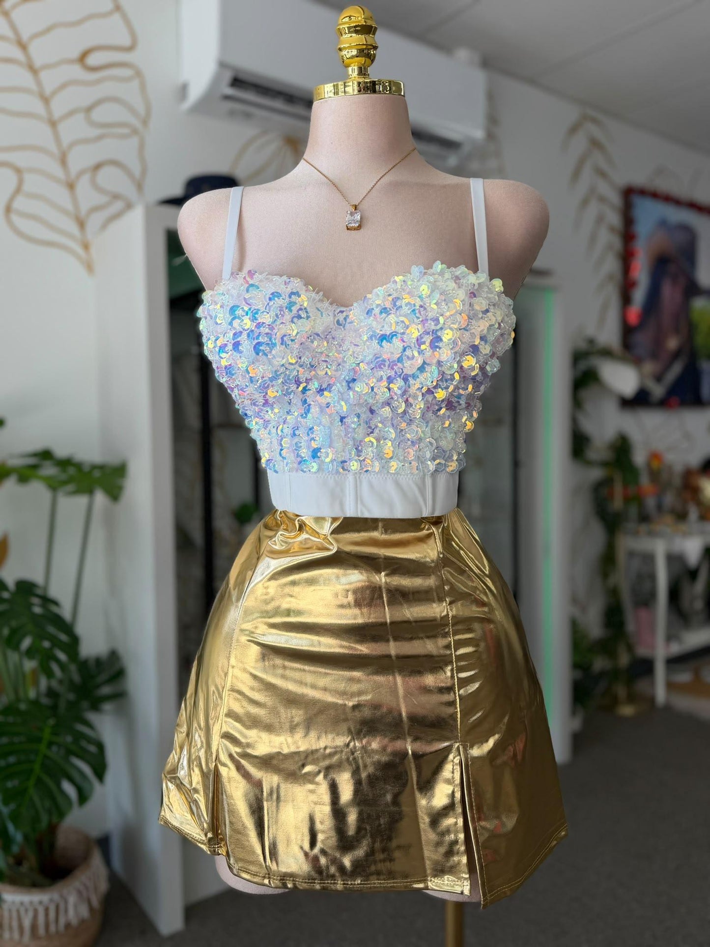 Corset Top Blanco con Lentejuelas Iridiscentes 3D