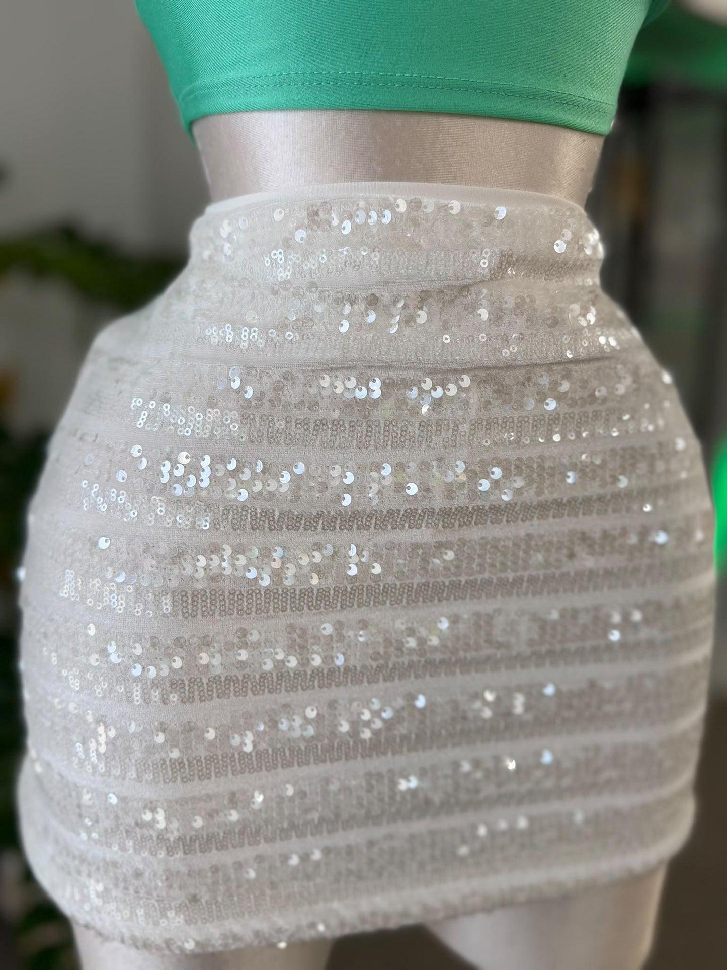 Crop Top Verde y Lila Bicolor con Cut Out Asimétrico