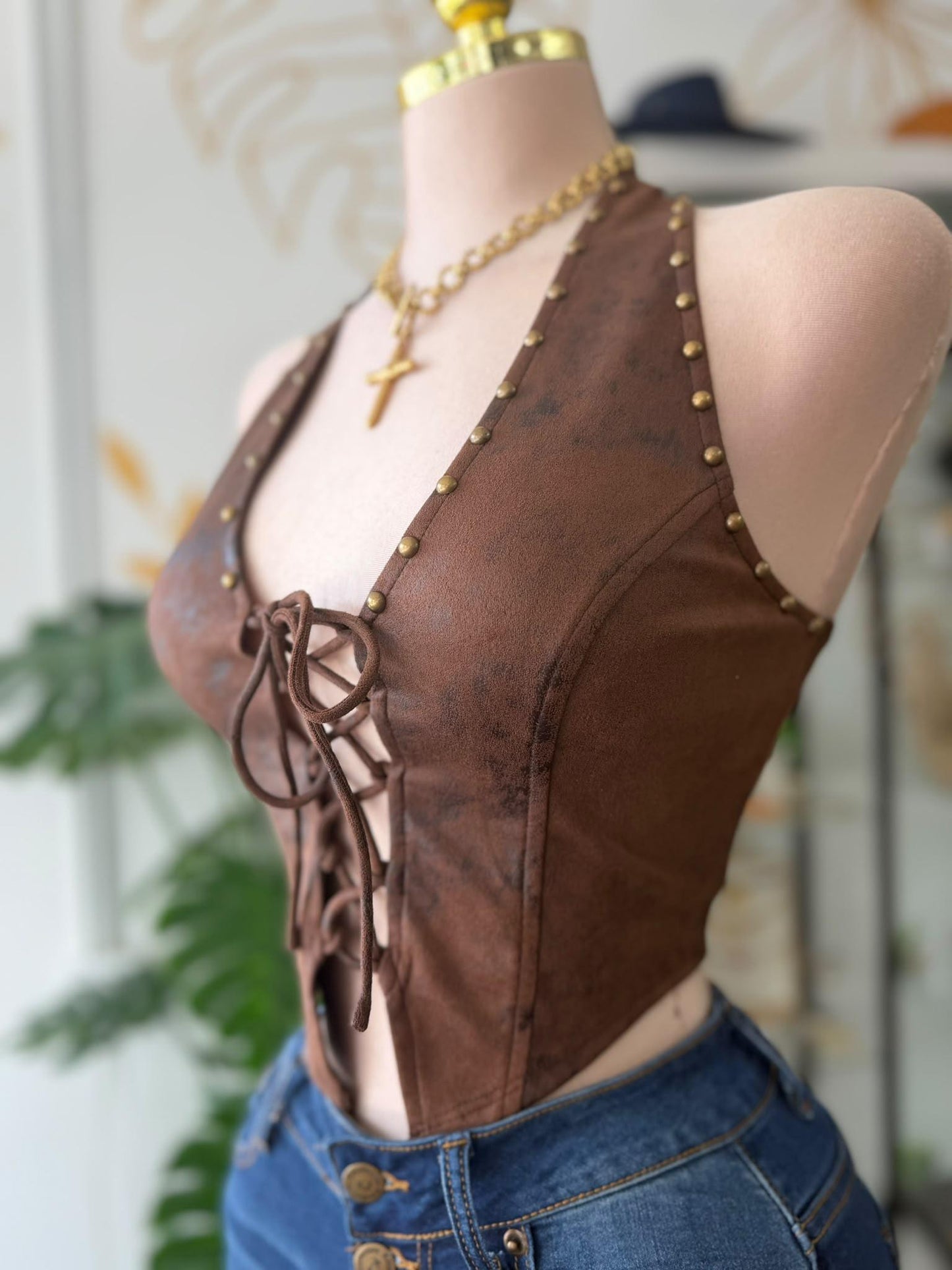 Jeans Acampanados Cintura Alta con Botones Dorados