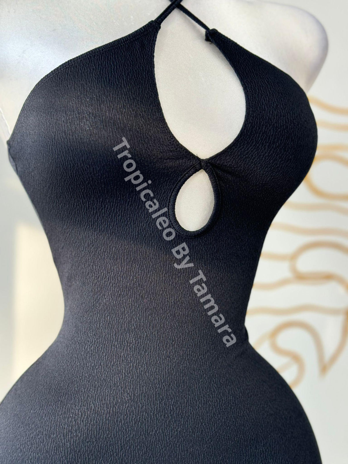 Hourglass Keyhole Dress