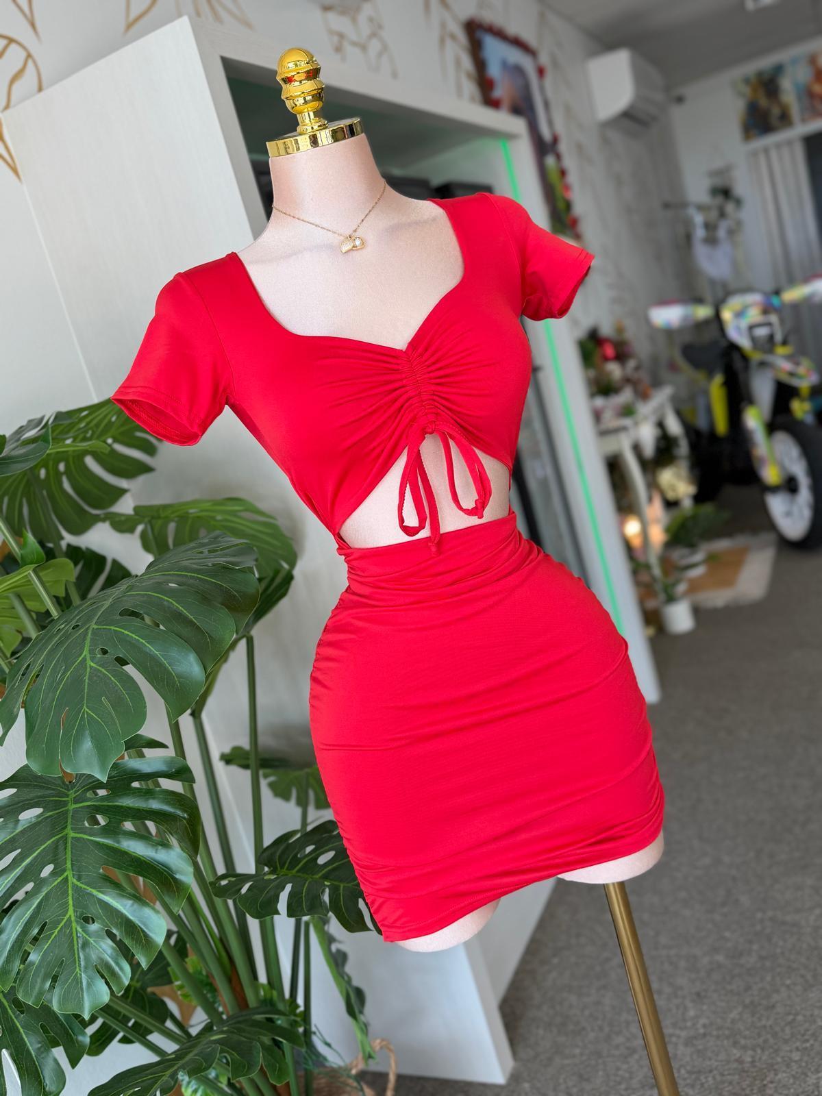 Mini Dress Rojo Ruched con Cut Out y Amarre Frontal