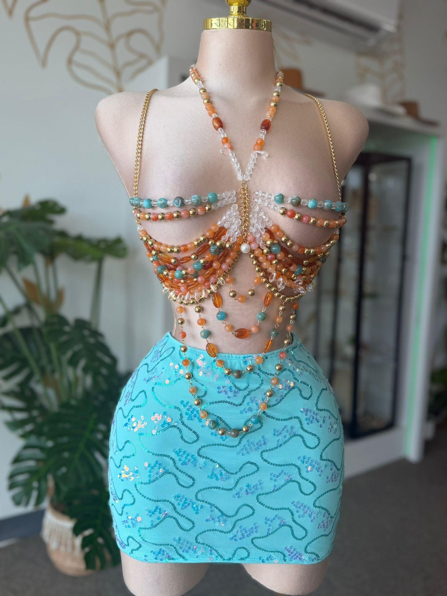 Top de Cadenas con Piedras Coral y Verde Azulado – Body Chain