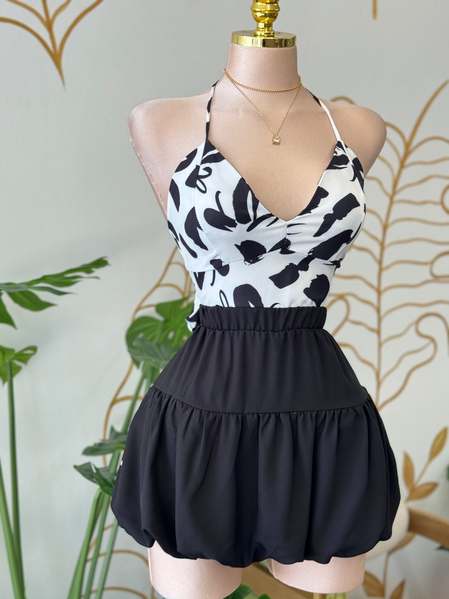 Cowie Halter Top 🖤🤍