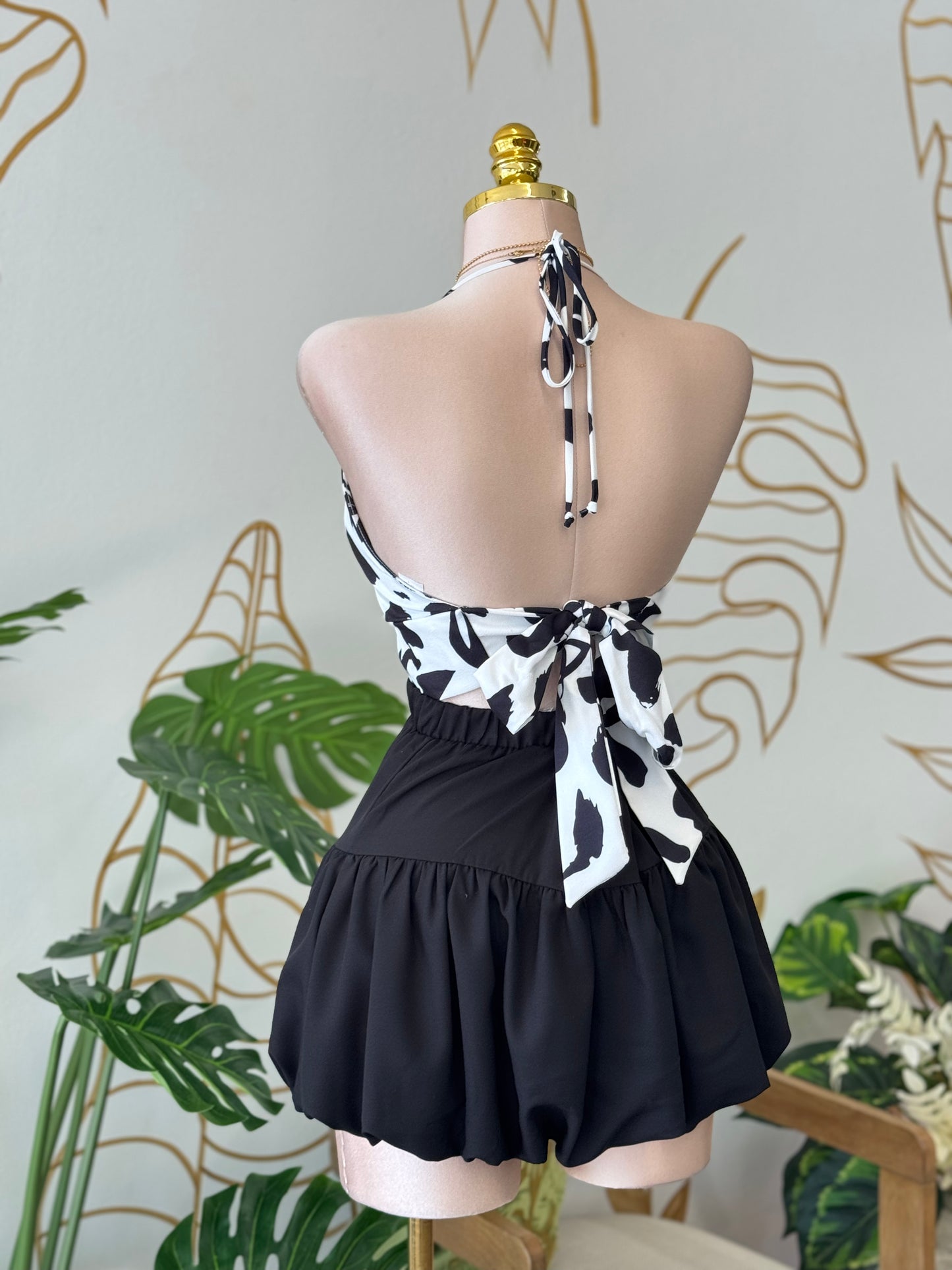 Cowie Halter Top 🖤🤍