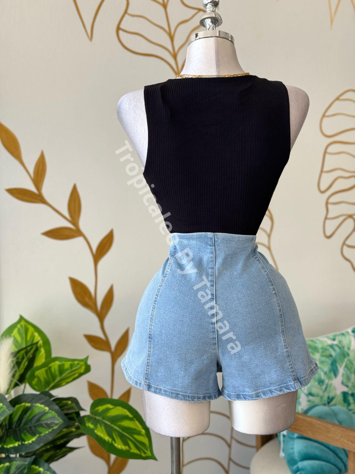 Twist Noir Crop Top