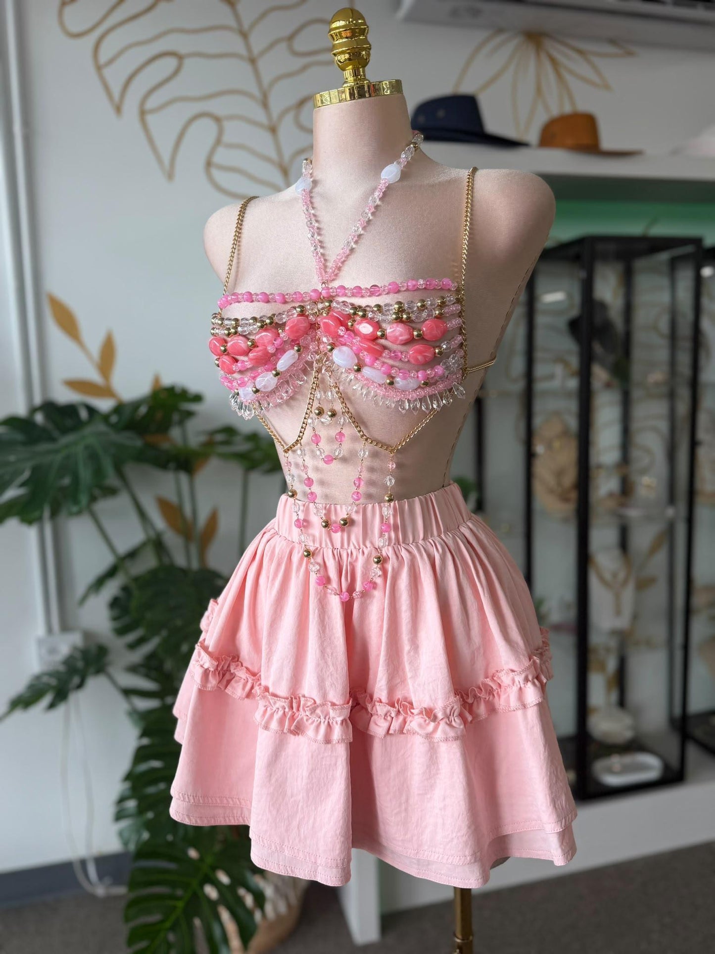 Top de Cadenas con Piedras Rosa – Body Chain con Colgantes