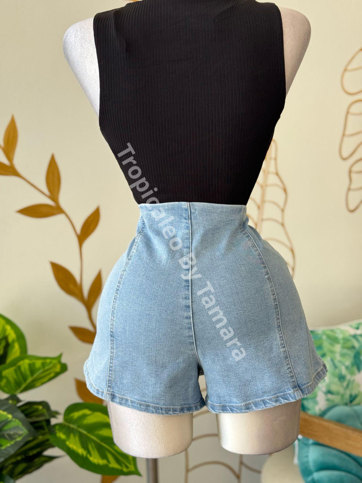 Twist Noir Crop Top