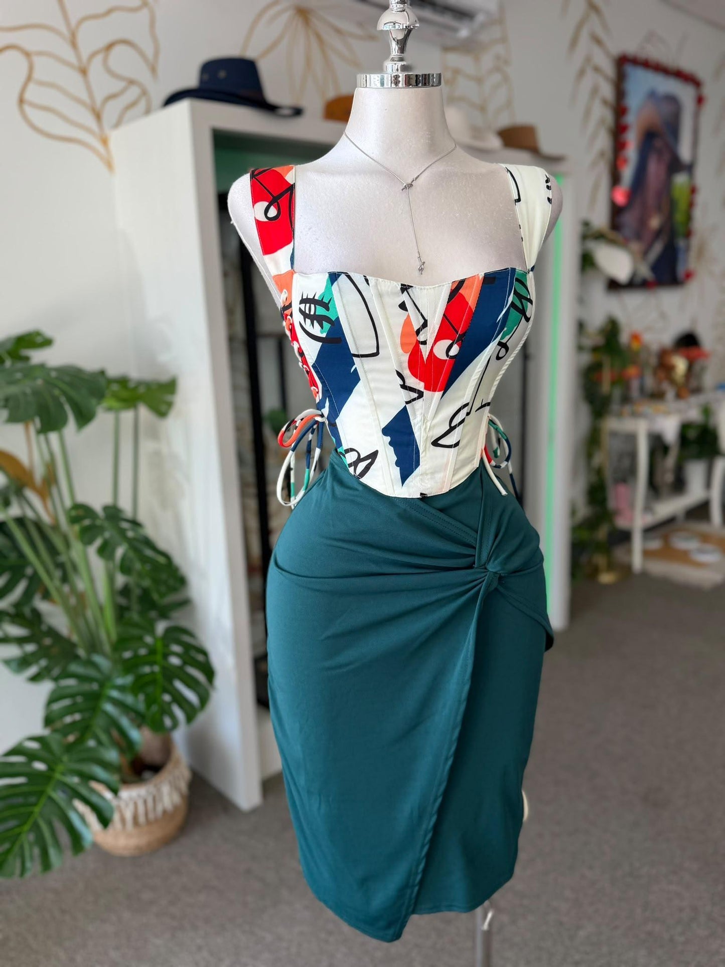 Falda Midi Verde Teal con Nudo al Frente