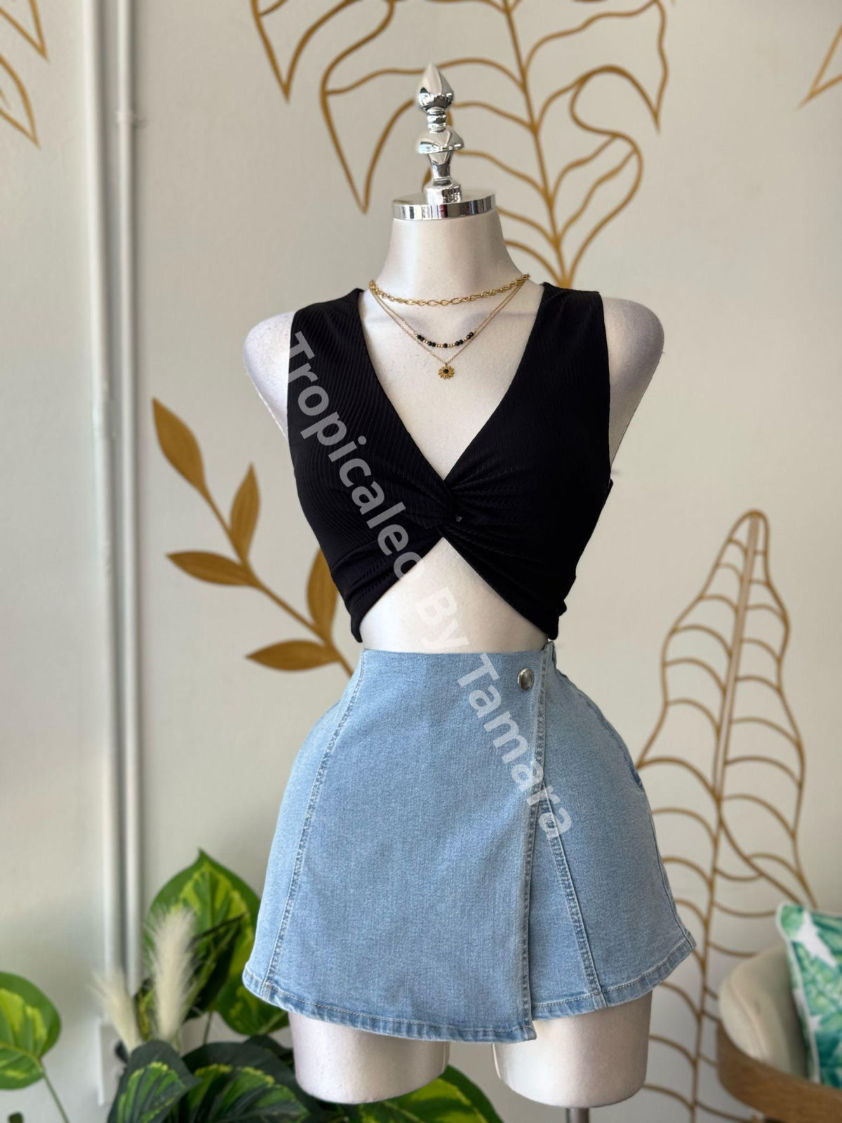 Twist Noir Crop Top