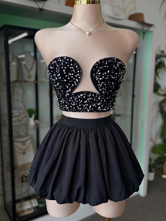 Top Negro de Lentejuelas con Cut-Out en Forma de Corazón y Zipper