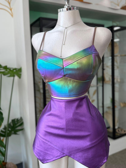 Crop Top Iridiscente Holográfico y Manguillos Ajustables